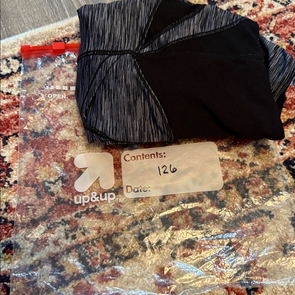 Lululemon Leggings Size 4 - Picture 11 of 11